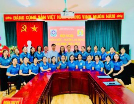 Tập thể GV chụp ảnh lưu niệm