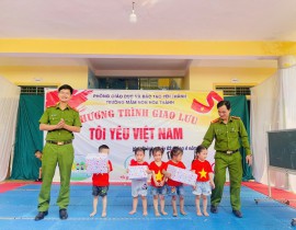 Phoi-hop-voi-phu-huynh-giao-luu-chuong-trinh-Toi-Yeu-Viet-Nam-12.jpg